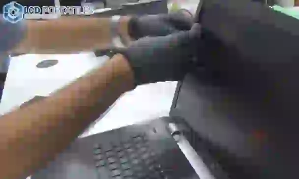 Conoce como cambiar pantalla a HP Pavillion con los talentosos Lcd Portátiles 4 LCD portatiles abriendo marco HP