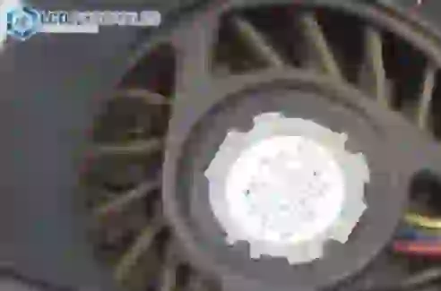 Disco duro muy caliente. Los expertos en reparación de portátiles Torremolinos te enseñan 4 LCD portatiles ventilador Toshiba sucio