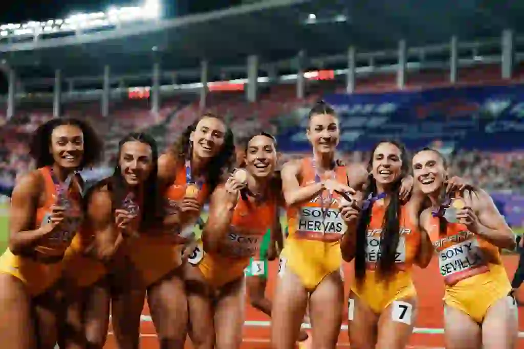 Desmitificando el Mito de Tragarse la Lengua en las Pruebas de Feminidad en el Atletismo Español 1 Desmitificando el Mito de Tragarse la Lengua en las Pruebas de Feminidad en el Atletismo Español