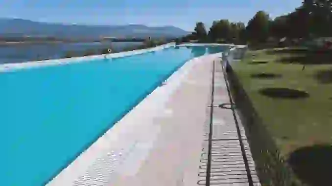 Buitrago del Lozoya y la piscina natural más grande de España: Un paraíso acuático en Madrid