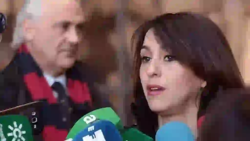 Francesco Arcuri recupera a su hijo y emprende el viaje de regreso a Italia después de que Juana Rivas se lo devolviera. 1 Francesco Arcuri recupera a su hijo y emprende el viaje de regreso a Italia después de que Juana Rivas se lo devolviera.