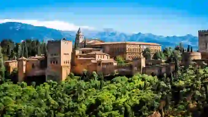 La Alhambra de Granada: Un Palacio que Respira Historia