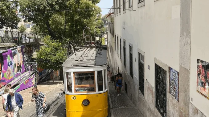 Del descarrilamiento a la conmoción nacional: así ocurrió la tragedia del Elevador da Glória