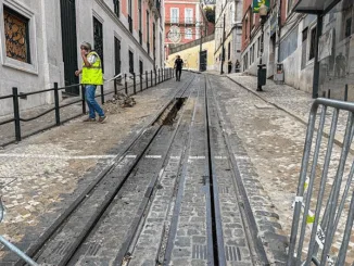 Técnicos confirman que cedió el cable subterráneo que unía los vagones del funicular accidentado en Lisboa