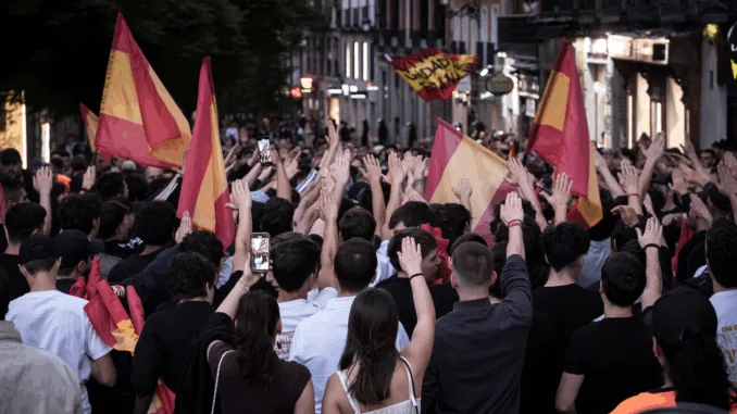 Ultraderecha que apoda derechita a Abascal sale del rincón y gana adeptos jóvenes