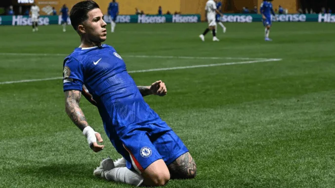 Una victoria firme del Chelsea guiada por Neto y Fernández en un duelo decisivo