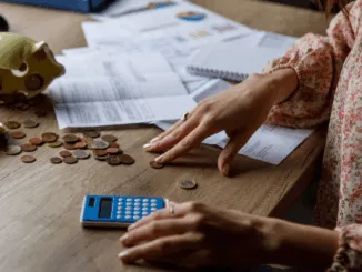 La subida del 3% en los sueldos para 2025 vuelve a adelantar a las pensiones en España