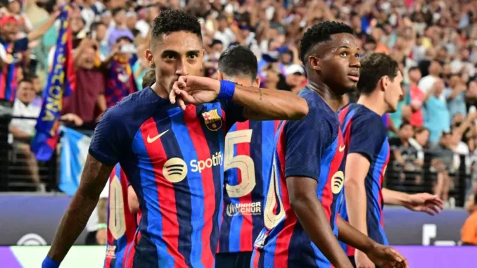Barcelona aplasta al Sevilla con un hat-trick de Raphinha en el Camp Nou