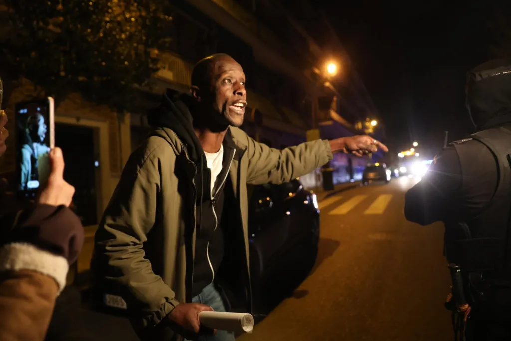 Liberado Serigne Mbaye tras su detención por un incidente con la Policía que dejó cinco agentes heridos