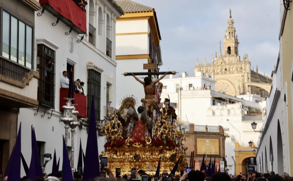 Itinerarios y horarios del Lunes Santo en Sevilla 2026 con mapa y detalles por cofradía