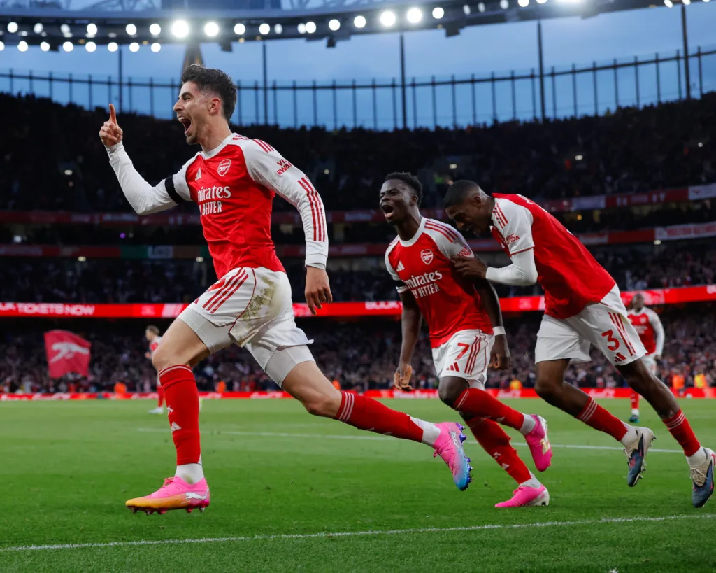 Arsenal se queda a un paso del título
