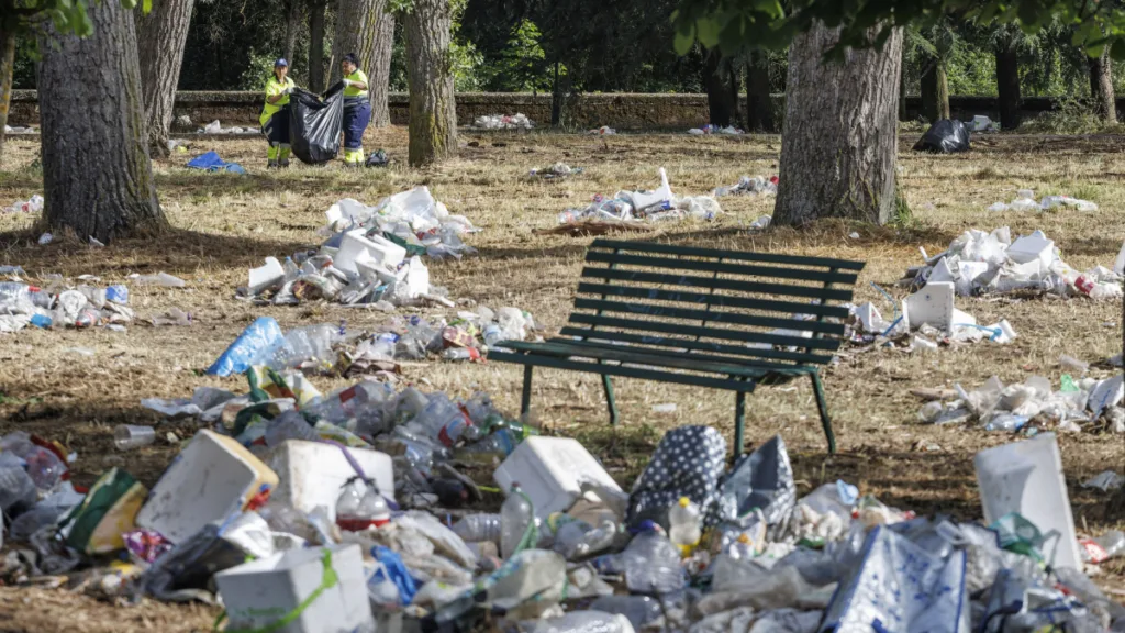 La jira del Curpillos deja una huella de 20 toneladas de residuos en La Quinta
