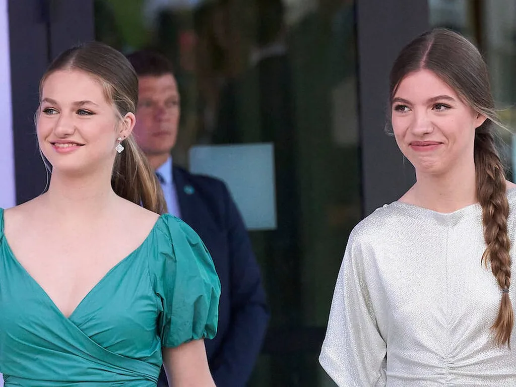 Leonor y Sofía de Borbón: quiénes son, cuántos idiomas hablan y qué las diferencia 1 Leonor y Sofía de Borbón: quiénes son, cuántos idiomas hablan y qué las diferencia